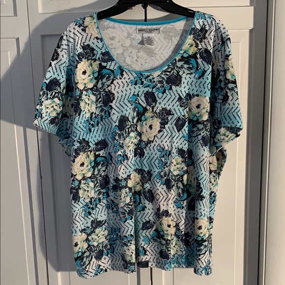 Rebecca Malone Tops - Rebecca Malone 2X Blue & White Floral Short Sleeve T-Shirt